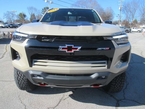 Used 2024 Chevrolet Colorado ZR2 image 11