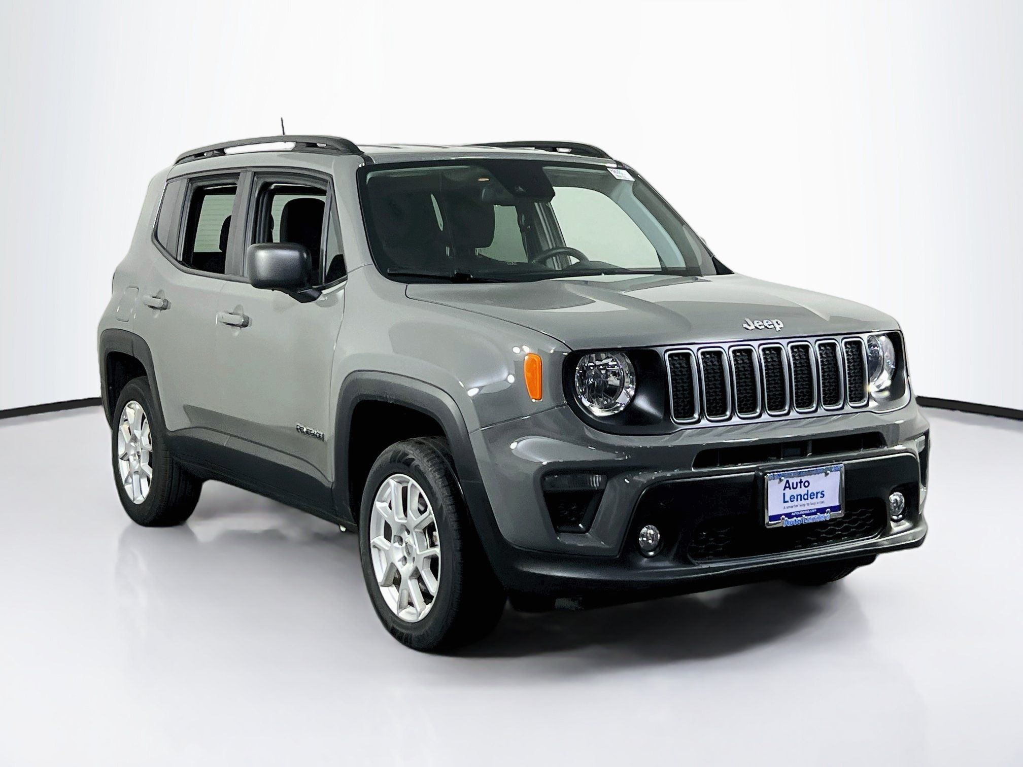 Used 2022 Jeep Renegade Latitude w/ Convenience Group AWD/4WD image 3