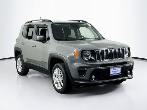 Used 2022 Jeep Renegade Latitude w/ Convenience Group AWD/4WD image 3
