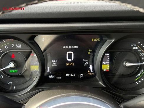 Used 2025 Jeep Wrangler Unlimited Sahara AWD/4WD image 26