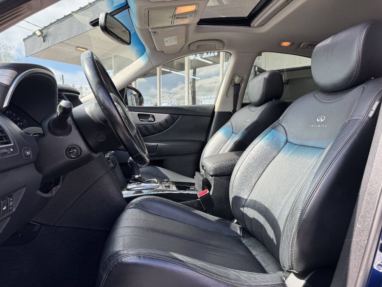 Used 2014 INFINITI QX70 AWD w/ Premium Package image 30