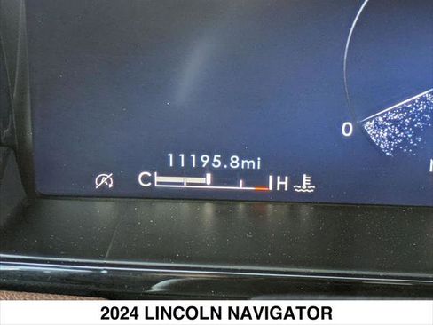 Certified 2024 Lincoln Navigator Reserve image 17