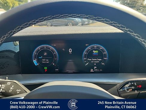 New 2025 Volkswagen Tiguan SE image 12