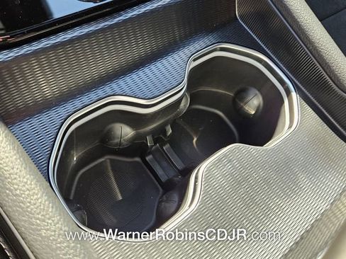 New 2025 Jeep Grand Cherokee Altitude image 21