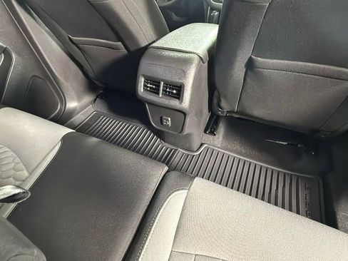 Used 2020 Chevrolet Equinox LS image 28