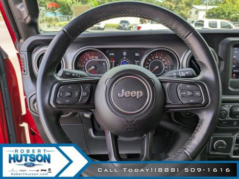 Used 2021 Jeep Gladiator Sport image 13