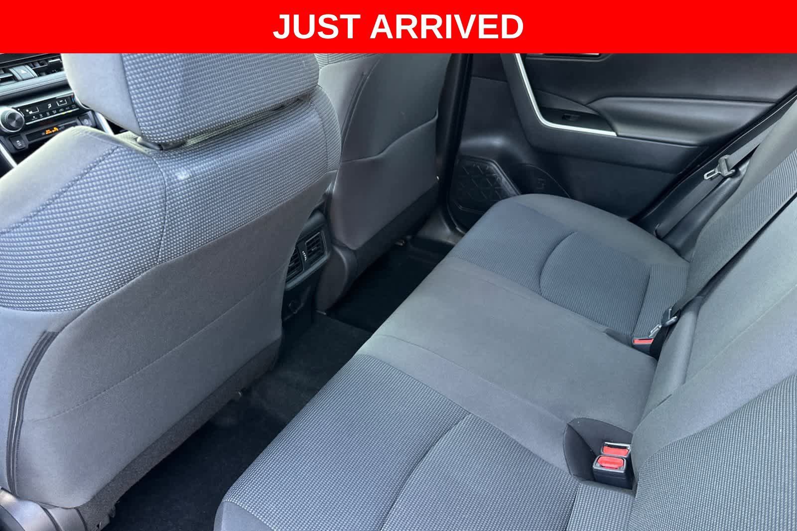 Used 2023 Toyota RAV4 LE AWD/4WD image 4
