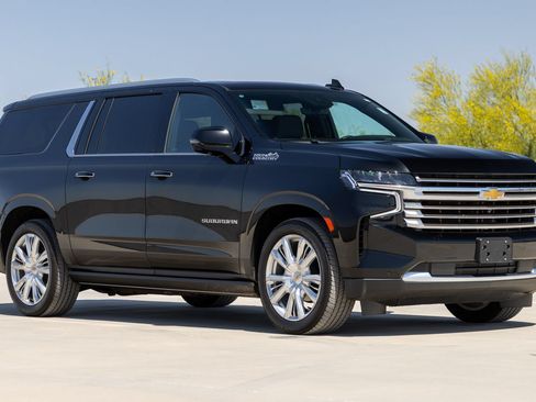 Used 2024 Chevrolet Suburban High Country AWD/4WD image 5