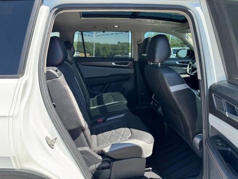 Used 2024 Volkswagen Atlas Peak Edition SE AWD/4WD image 10