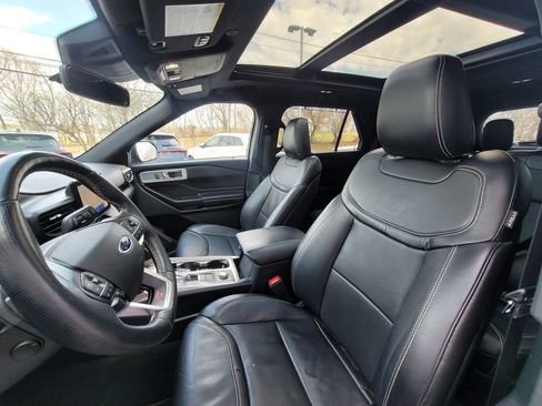 Used 2020 Ford Explorer ST w/ ST Street Pack image 10
