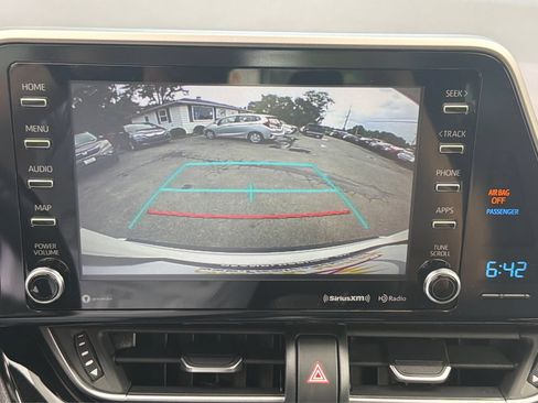 Used 2019 Toyota C-HR Limited FWD image 30