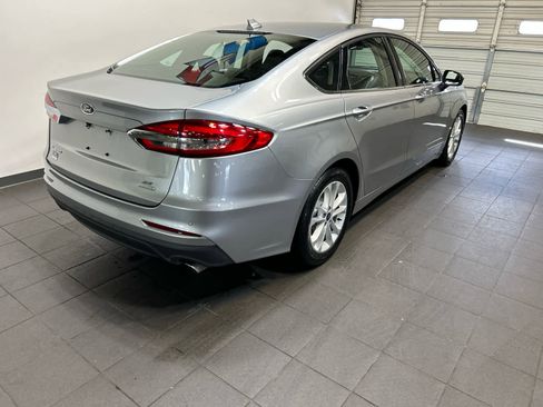 Used 2020 Ford Fusion SE FWD image 3