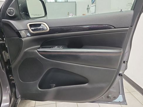 Used 2016 Jeep Grand Cherokee Laredo 75th Anniversary image 21