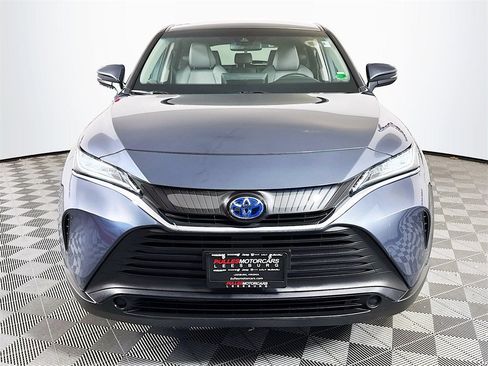 Used 2022 Toyota Venza LE image 2