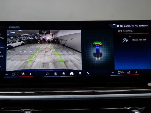 Used 2024 BMW X7 M60i AWD/4WD image 36