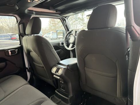 Used 2023 Jeep Wrangler Unlimited w/ Sun & Screen Package AWD/4WD image 9