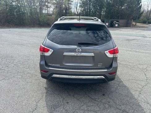 Used 2016 Nissan Pathfinder SV image 4