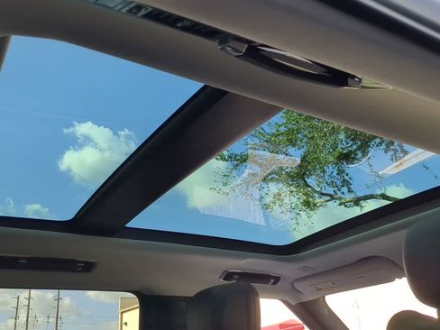 Used 2023 Land Rover Range Rover Sport SE image 21