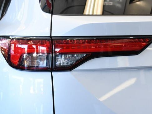 Used 2023 Mitsubishi Outlander Ralliart AWD/4WD image 18