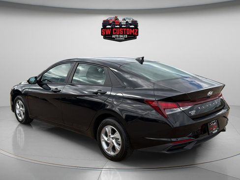 Used 2023 Hyundai Elantra SE FWD image 5