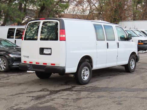 Used 2015 Chevrolet Express 2500 image 20