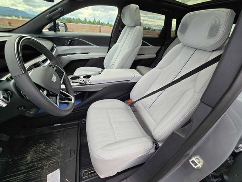 New 2024 Cadillac Lyriq Sport image 25