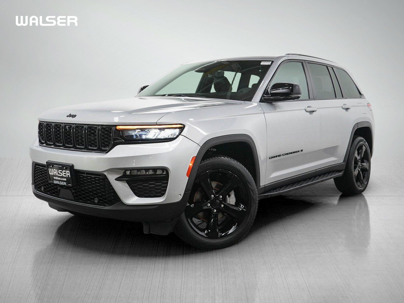 Used 2024 Jeep Grand Cherokee Limited w/ Luxury Tech Group II AWD/4WD image 1
