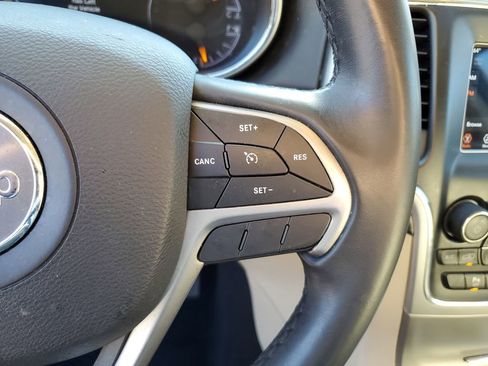 Used 2019 Jeep Grand Cherokee Laredo image 18