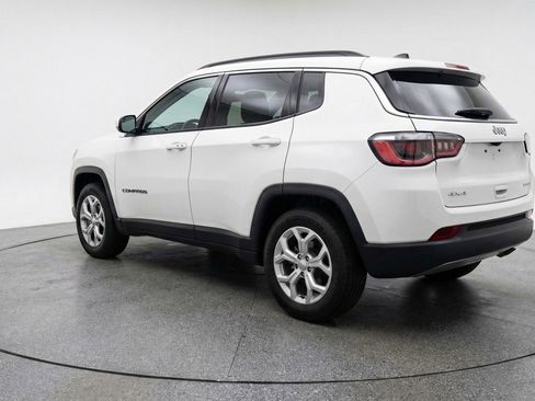 Used 2025 Jeep Compass Latitude AWD/4WD image 6