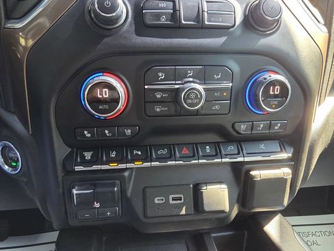 Used 2022 Chevrolet Silverado 3500 High Country w/ Technology Package AWD/4WD image 34