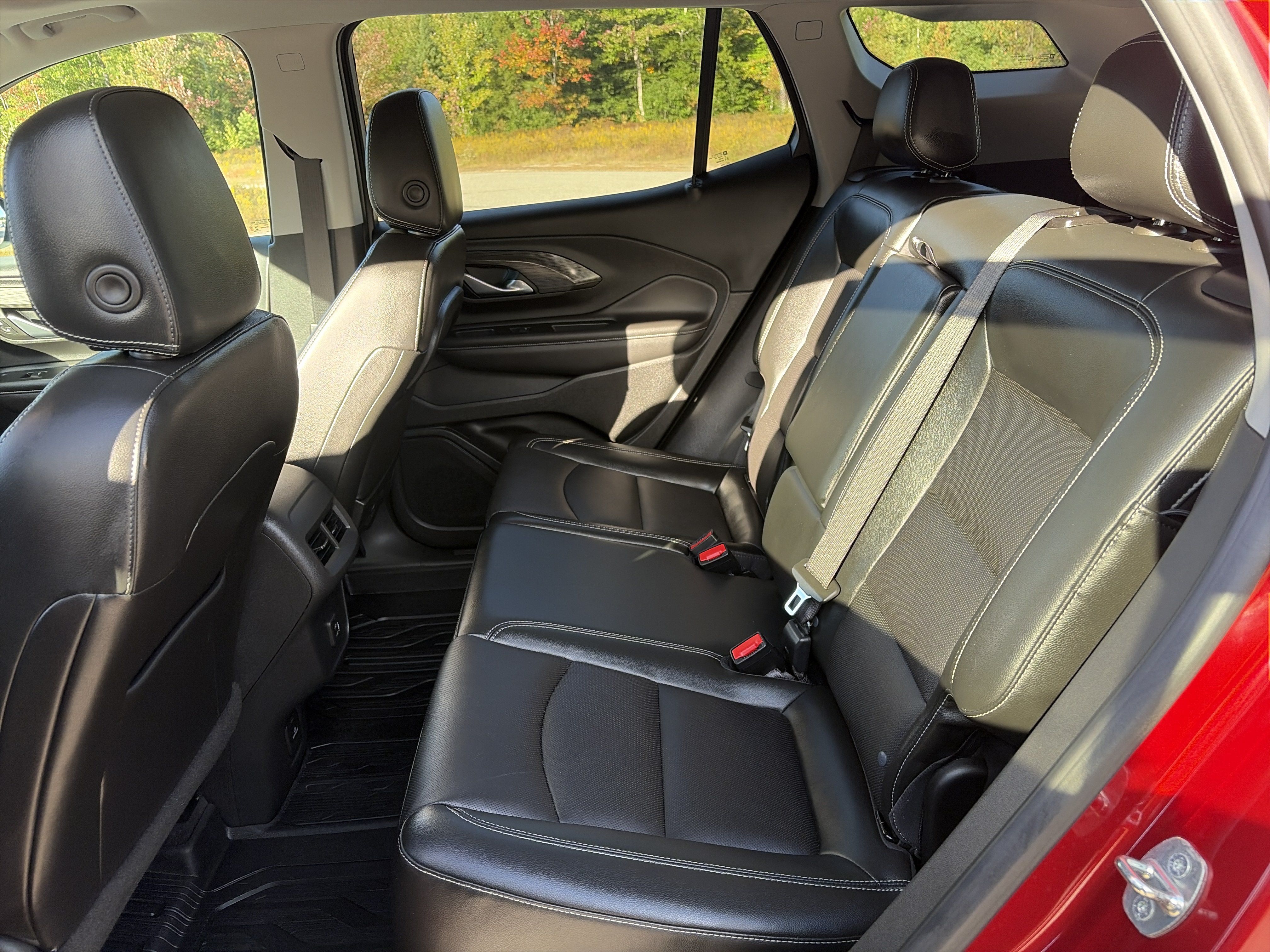 Used 2022 GMC Terrain SLT w/ Infotainment Package II AWD/4WD image 16