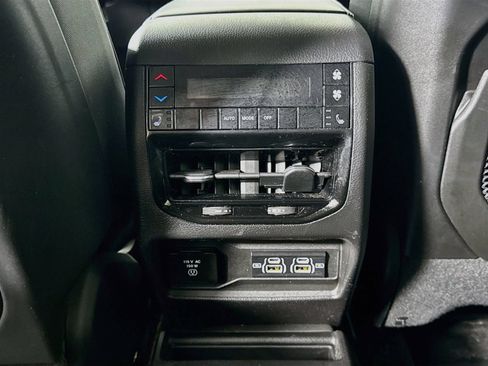 Used 2023 Jeep Grand Cherokee L Limited AWD/4WD image 24