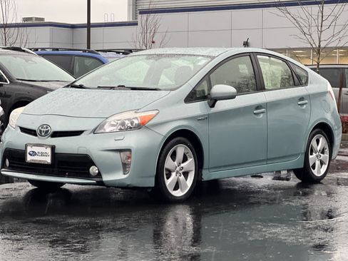 Used 2014 Toyota Prius Five image 8