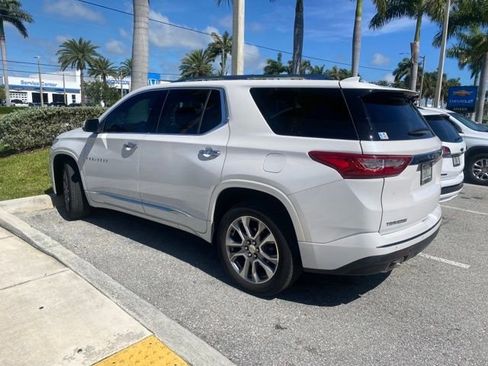 Used 2021 Chevrolet Traverse Premier image 3