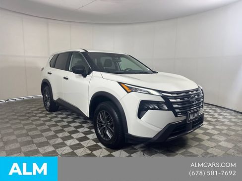 Used 2024 Nissan Rogue S FWD image 3
