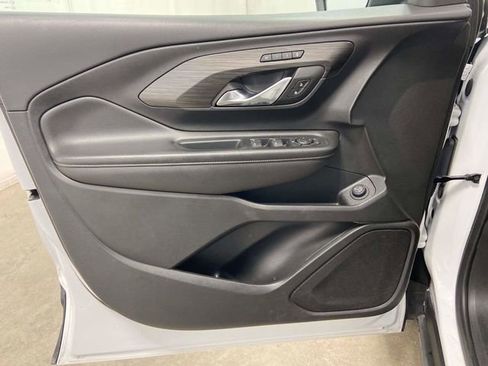 Used 2023 GMC Terrain SLT image 14