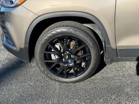 Used 2022 Chevrolet Trax LT w/ Sport Edition image 9