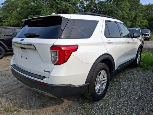 Used 2021 Ford Explorer XLT w/ Equipment Group 202A AWD/4WD image 4