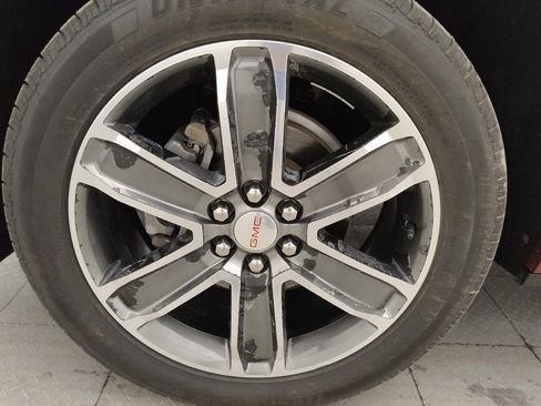 Used 2019 GMC Acadia Denali w/ Technology Package FWD image 31