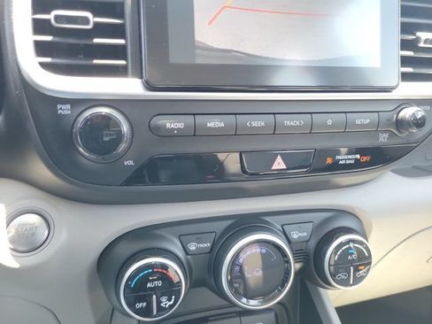 Certified 2025 Hyundai Venue SEL FWD image 23