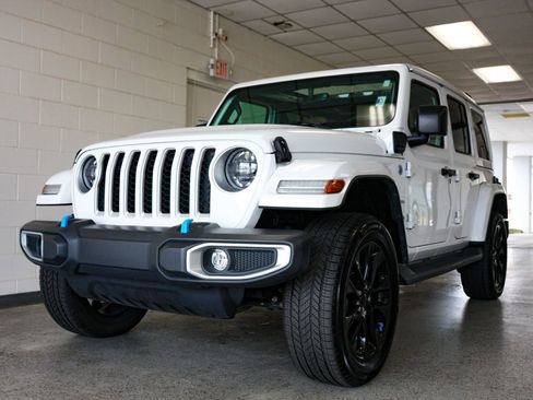 Used 2023 Jeep Wrangler Unlimited Sahara w/ Cold Weather Group AWD/4WD image 19