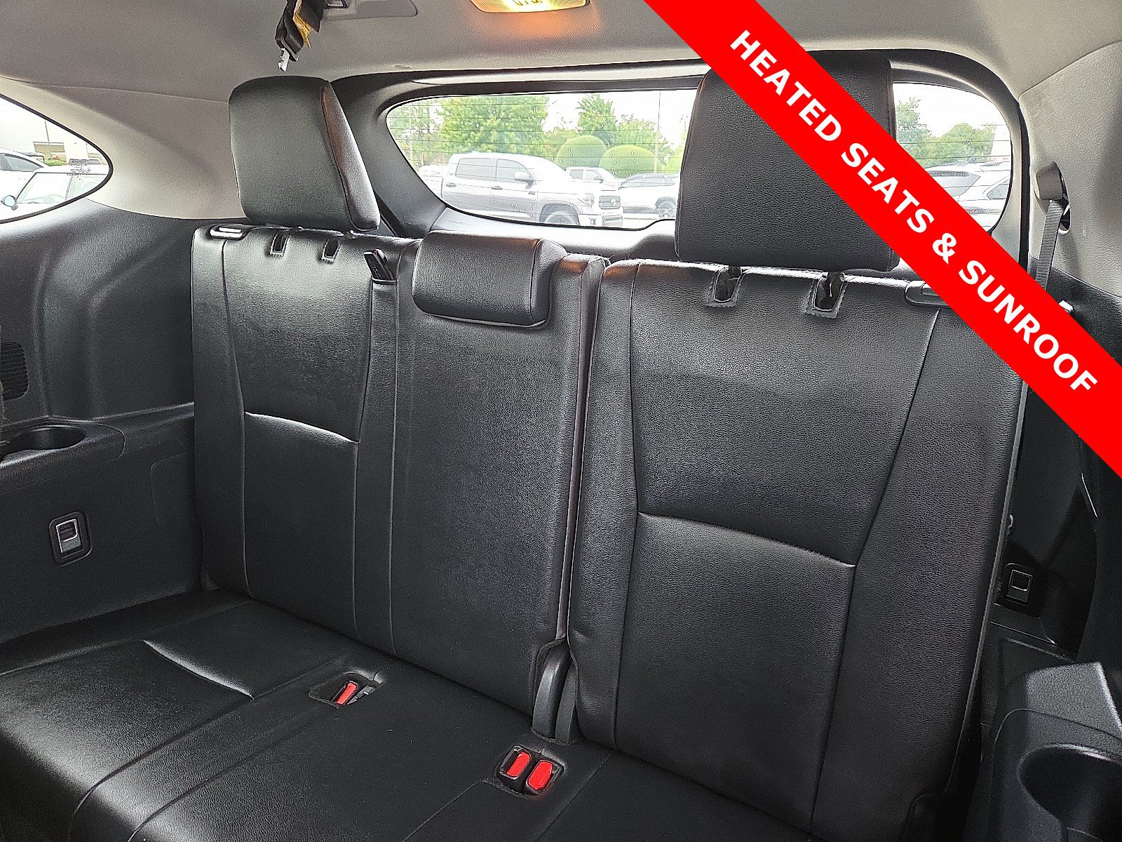 Used 2024 Toyota Highlander XLE FWD image 11
