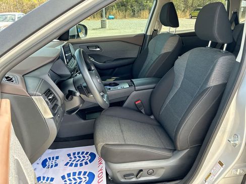 Used 2023 Nissan Rogue SV image 18