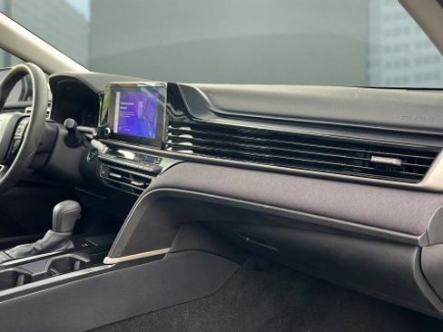 Used 2025 Toyota Camry LE image 18