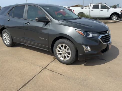 Used 2020 Chevrolet Equinox LS w/ LS Convenience Package image 3
