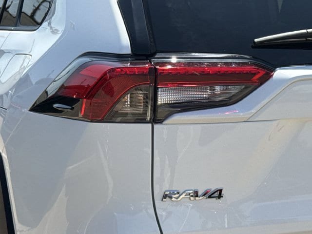 Used 2025 Toyota RAV4 LE AWD/4WD image 6