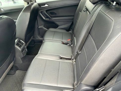 Used 2021 Volkswagen Tiguan SE w/ Panoramic Sunroof Package AWD/4WD image 21