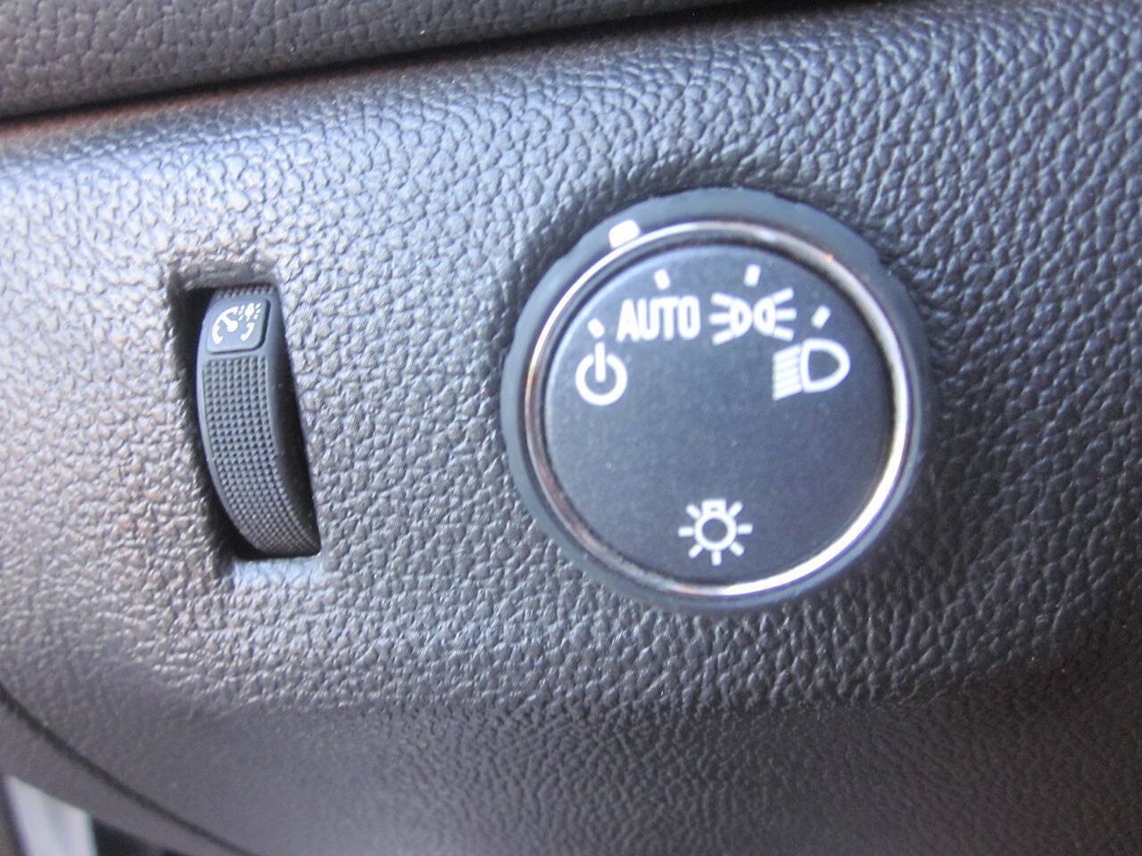 Used 2022 Chevrolet Colorado LT RWD image 30