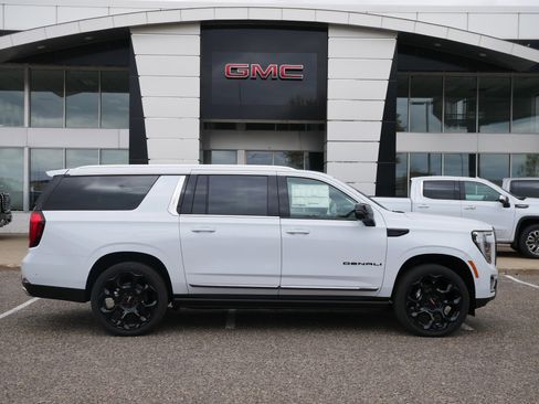 New 2026 GMC Yukon XL Denali Ultimate AWD/4WD image 2