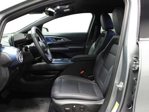 Used 2025 Chevrolet Equinox EV LT w/ Convenience Package image 16